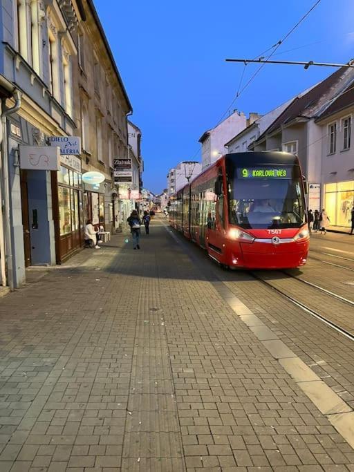 Ferienwohnung Bada Bing Plaza Pressburg Exterior foto