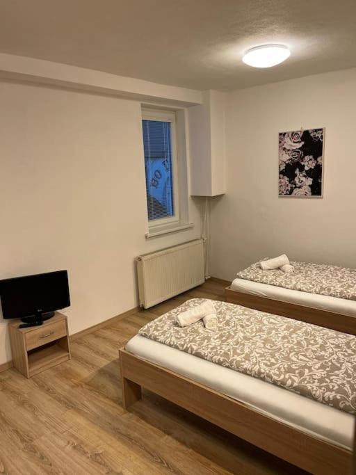 Ferienwohnung Bada Bing Plaza Pressburg Exterior foto